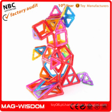 Brinquedo plástico Magformers mala